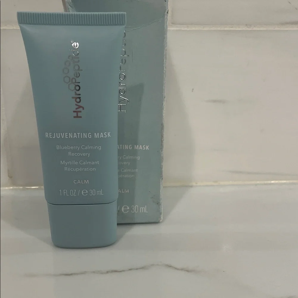 HydroPeptide Calming Mask in Soft Blue - Picture 3 of 10